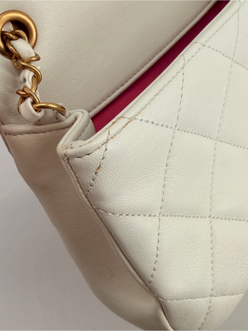 CHANEL MINI LAMBSKIN IN THE LOOP SHOULDER BAG WHITE - Picture 11 of 15